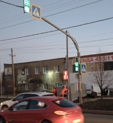Новый светофор на Старомарьевском шоссе.Скриншот из видео в Телеграм-канале мэра Ставрополя Ивана Ульянченко