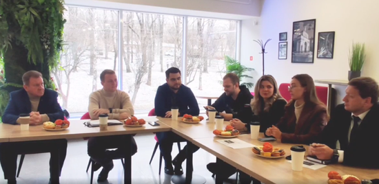 Встреча главы города с молодежными активистами. Скриншот из видео в Телеграм-канале мэра Ставрополя Ивана Ульянченко