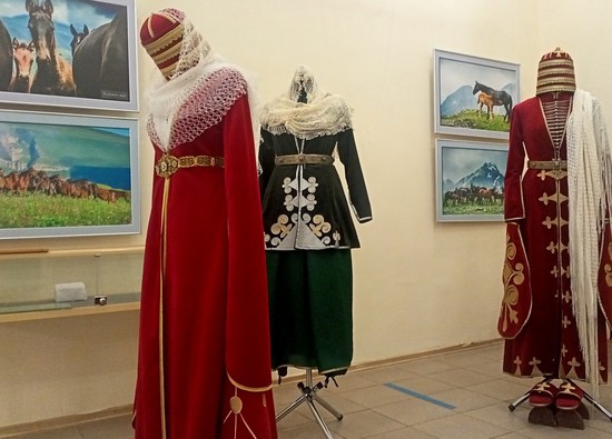 Выставка кавказских костюмов. Пресс-служба администрации города-курорта Кисловодска