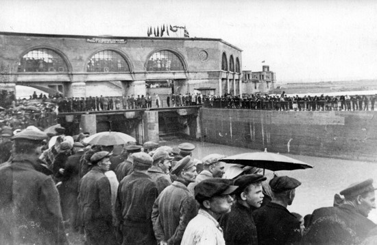 Митинг, посвящённый сдаче в эксплуатацию Невинномысского канала. 1948 год