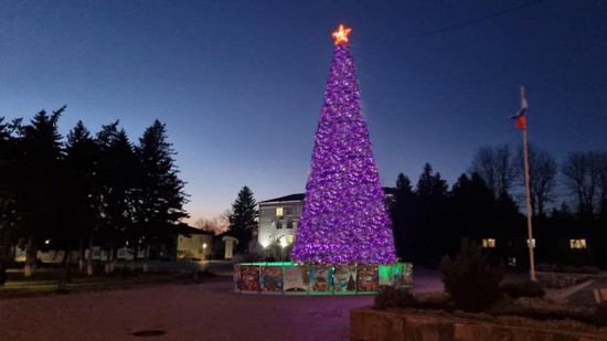 Новогодняя елка в станице Ессентукской. Фото администрации Предгорного округа