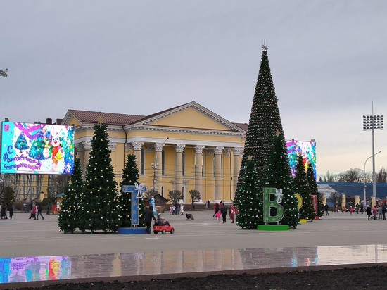 Новогодняя площадь Ленина в Ставрополе
