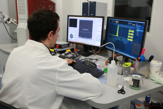 Ученые разрабатывают лазеры. Управление по информации и связям с общественностью СКФУ