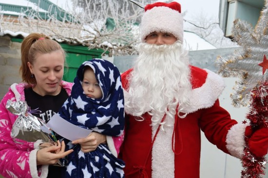 Дед Мороз поздравил детей на дому. Администрация Кировского округа Ставрополья