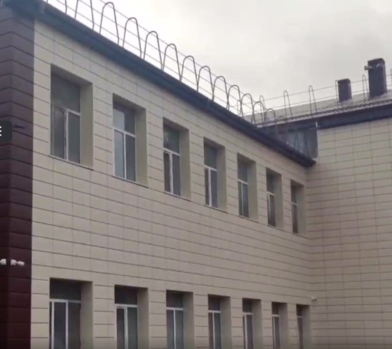 Новый фасад школы после капремонта. Скриншот из видео в Телеграм главы Ставрополя Ивана Ульянченко