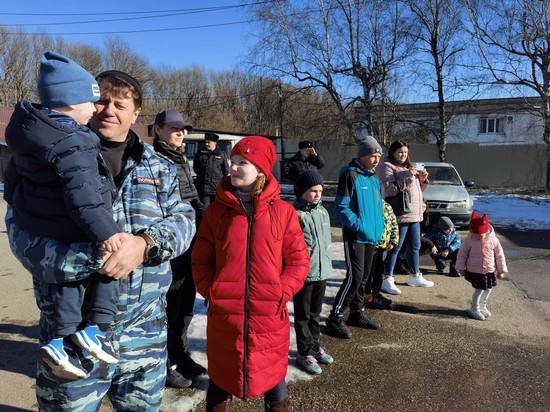 Дети из новых регионов побывали на экскурсии у кинологов Ставрополя. Фото ГУ МВД России по СК