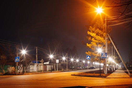 Светильники на новой аллее. Администрация Кировского городского округа