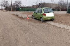В Кисловодске водитель-пенсионерка перепутала педали и въехала в бордюр. Фото ГИБДД СК