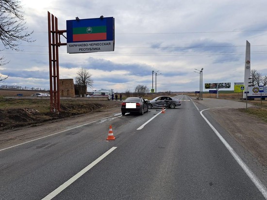 На границе Ставрополья и КЧР случилась авария. Фото ГИБДД СК