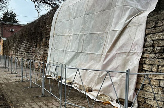 Часть обрушившейся стены на пр. Карла Маркса.Пресс-служба администрации города Ставрополя