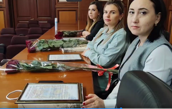 Молодые мамы получили жилищные сертификаты. Скриншот из видео в Телеграм-канале Ивана Ульянченко