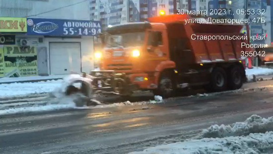 коммунальная техника на дороге в Ставрополе. Пресс-служба администрации города