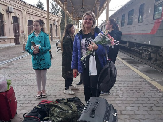 Туристы на ж/д вокзале Кисловодска. Пресс-служба администрации города-курорта
