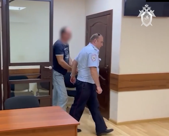 Обвиняемый в зале суда. Скриншот из видео СУ СКР по Ставропольскому краю в г. Ессентуки