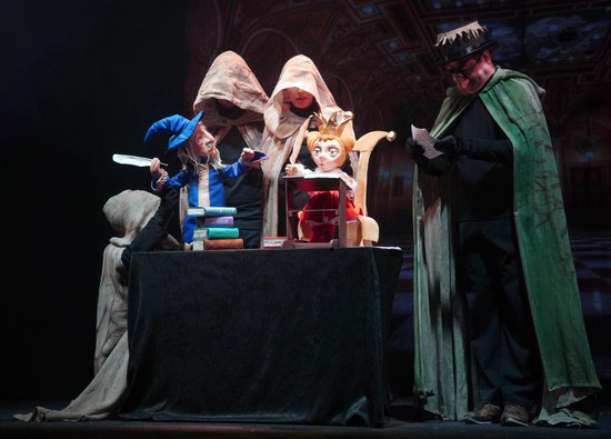 Актеры и персонажи  Ставропольского краевого театра кукол  поприветствовали  участников проекта