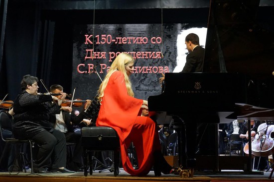 На сцене Ставропольской филармонии выступила всемирно известная «королева Рахманинова» – пианистка Валентина Лисица