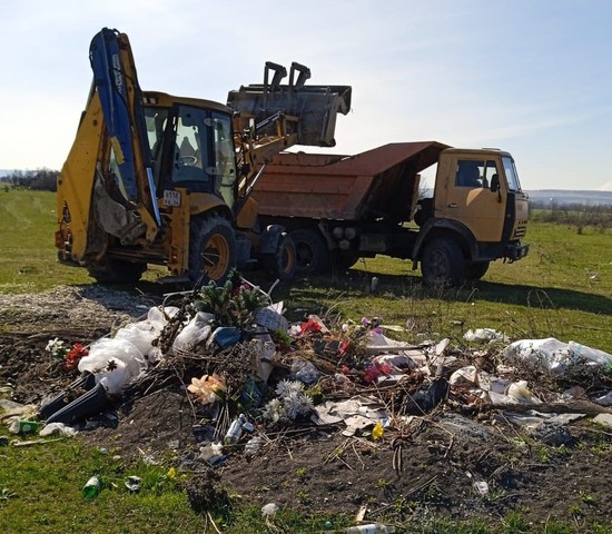 КамАЗ вывез мусор. Администрация Предгорного округа Ставропольского края