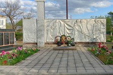 Пантеон погибших участников Великой Отечественной войны в центре села. Администрация Арзгирского округа