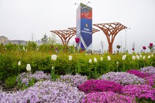 Сквер Героев России был создан в 2022 году в рамках программы  «Формирование комфортной городской среды»