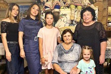  Алла Васильевна Карпова, Наталья Викторовна Усачева,  Олеся Марифовна Зубченко с дочерьми