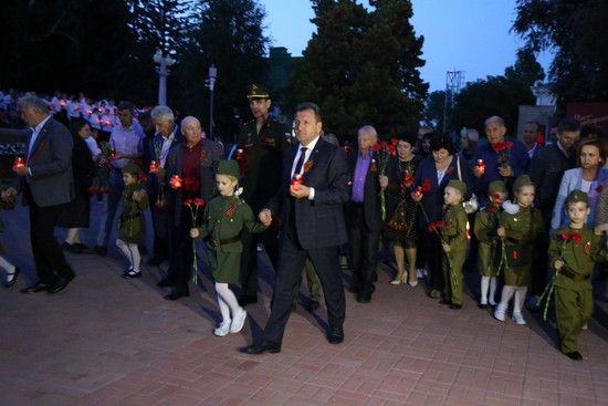 Свечи памяти зажгли в Ставрополе