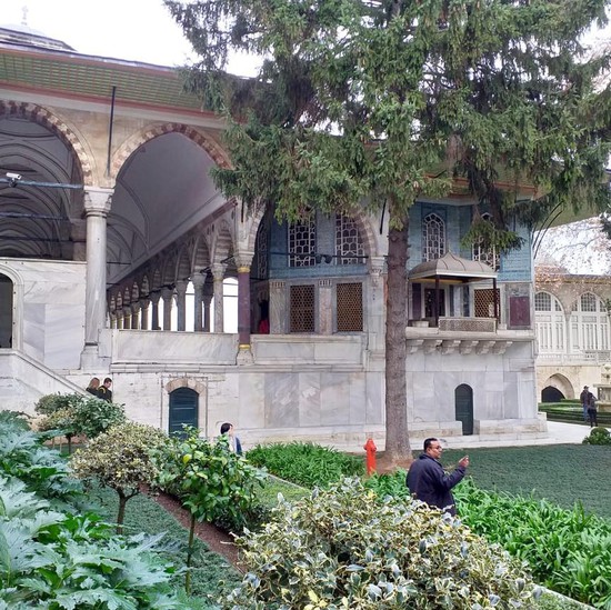  Дворец Топкапы – главный дворец Османской империи  до середины XIX века