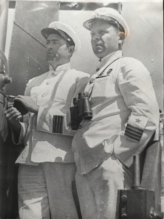 Иван Бурмистров справа, 1938 год
